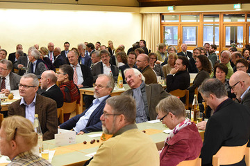 Die rund 200 Gäste lauschten amüsiert den originellen Beiträgen der Festredner.