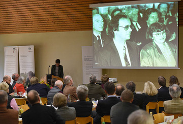 Mit Bildern aus dem Fotoarchiv nahm NNA-Mitarbeiterin Doris Blume-Winkler die Gäste mit auf eine Zeitreise.